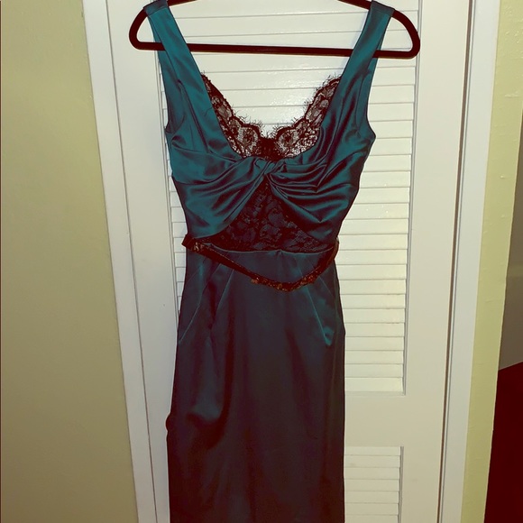 Mandalay Dresses & Skirts - Mandalay emerald dress w/ Lace & detachable belt